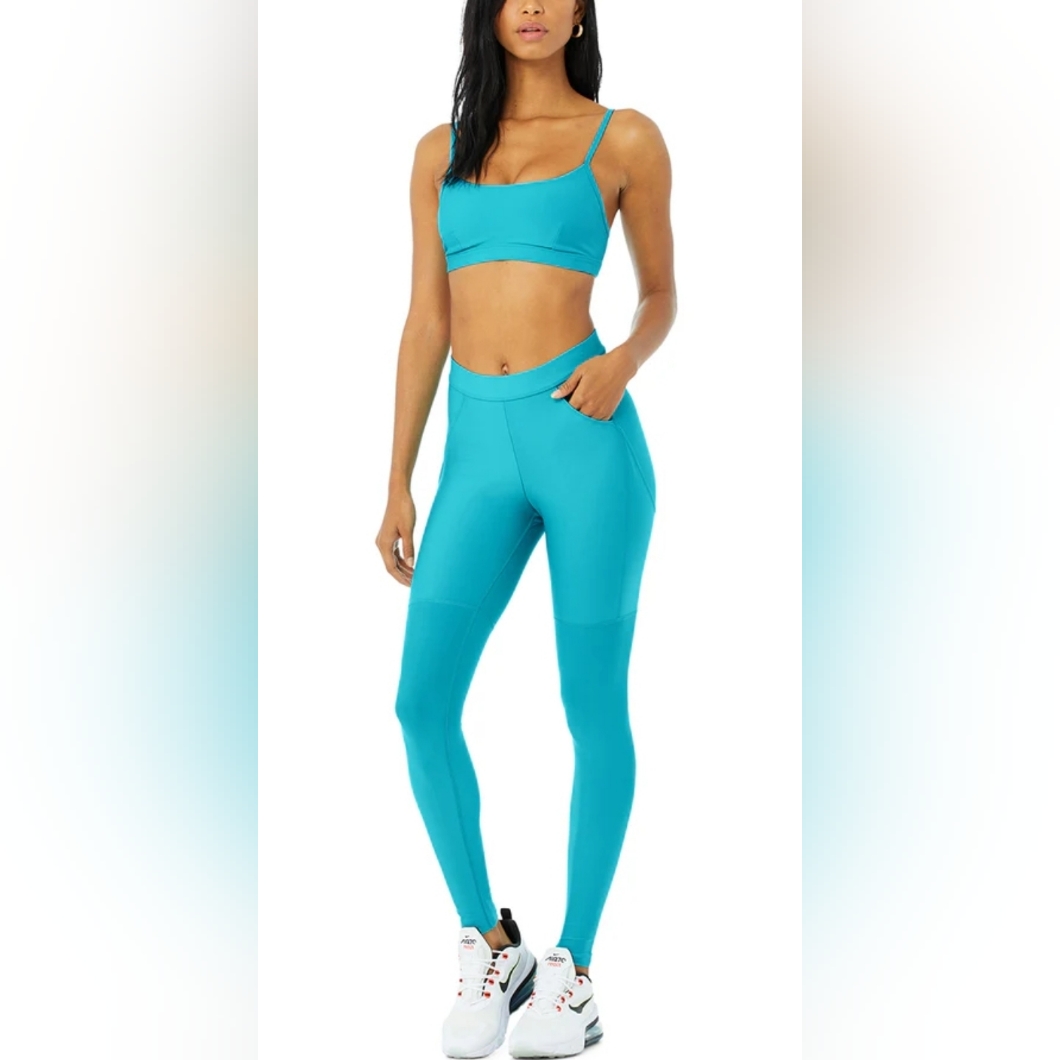 Alo Yoga Airlift Intrigue Bra & High-Waist 4 Pocket Utility Legging Set